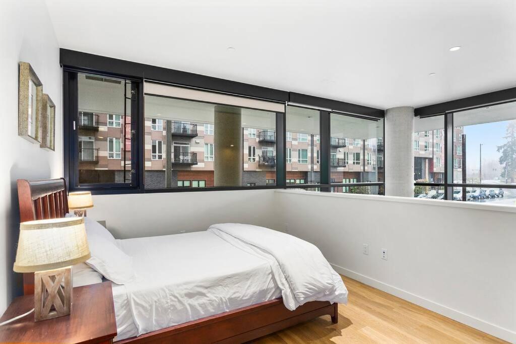 Airy And Open Corner Loft - 92 Walkscore Redmond Exterior foto